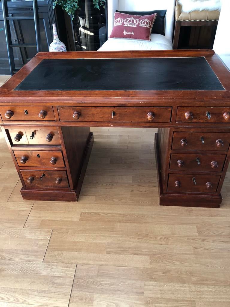 Bureau anglais pour enfants, Antiquités & Art, Enlèvement