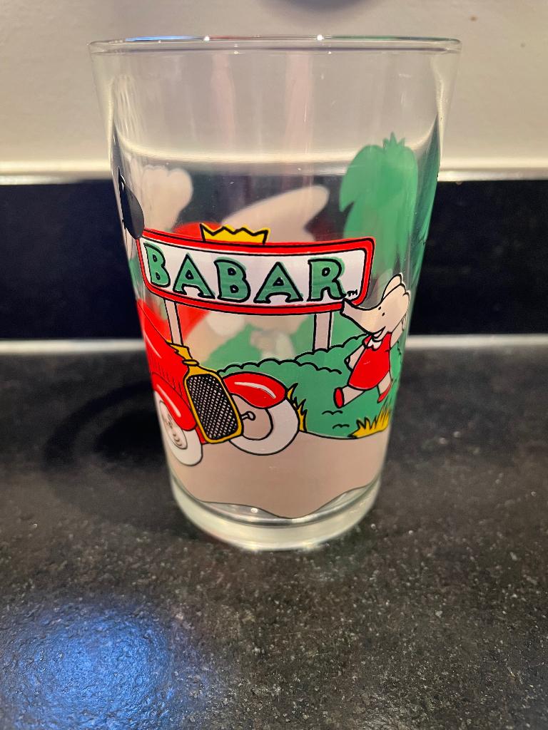 Babar glas, Amora mosterdglas, Collections, Enlèvement ou Envoi, Comme neuf, Verre à soda