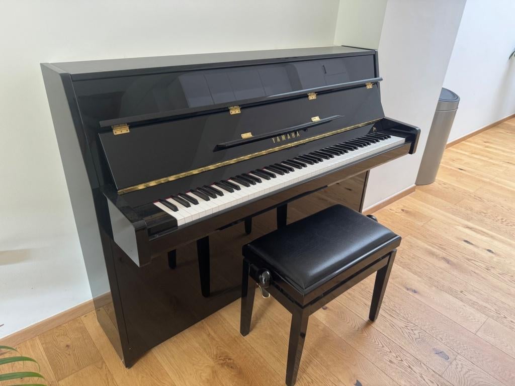 Yamaha B1 akoestische rechtopstaande piano-uitstekende staat, Ophalen, Zwart, Zo goed als nieuw, Piano