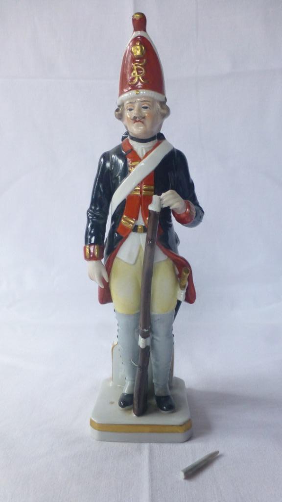 Sitzendorf porselein "Garde grenadier  1770", Antiek en Kunst, Ophalen