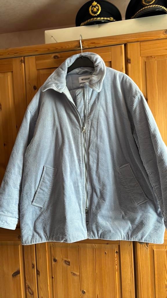 Weekday licht blauwe fluwelen jas medium, Ophalen of Verzenden, Zo goed als nieuw