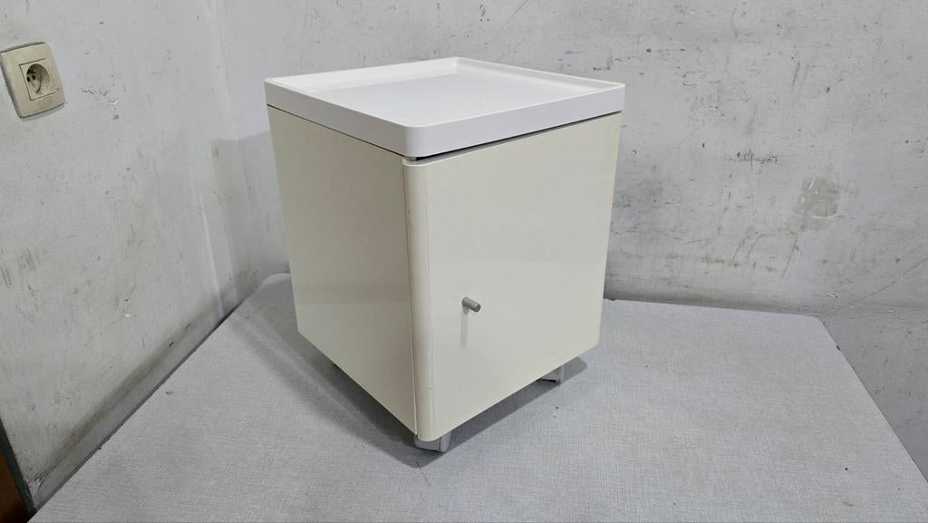 medisch nachtkastje op wielen 40cmx40cm, Huis en Inrichting, Woonaccessoires | Kisten, Ophalen of Verzenden, Zo goed als nieuw