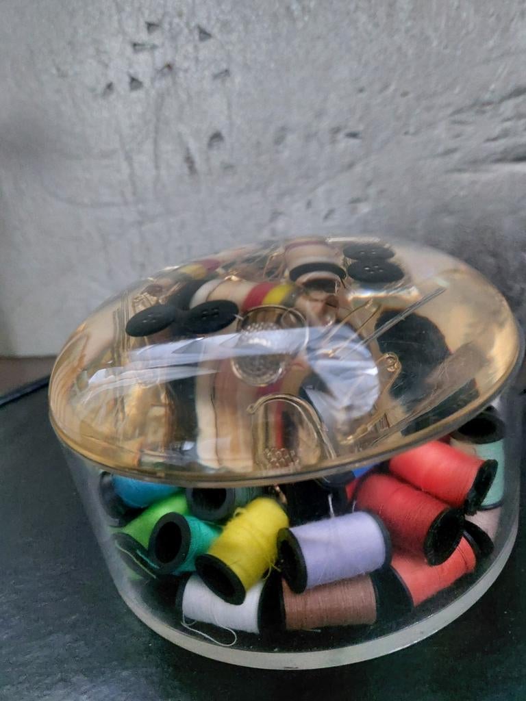 Lots de brocante très jolie boîte transparente pour filés à, Divers, Lots de brocante, Enlèvement