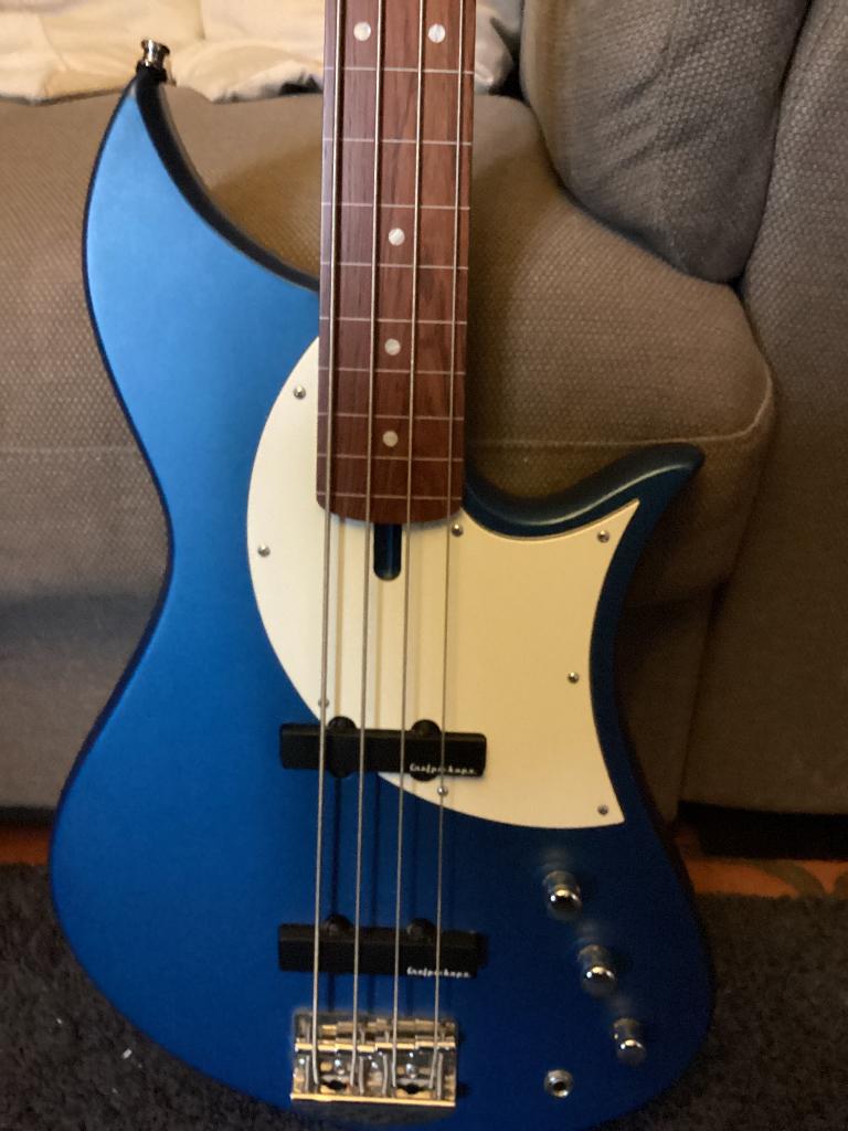 Aquilina Sirius Fretloze basgitaar, Muziek en Instrumenten, Ophalen, Zo goed als nieuw, Fretloos