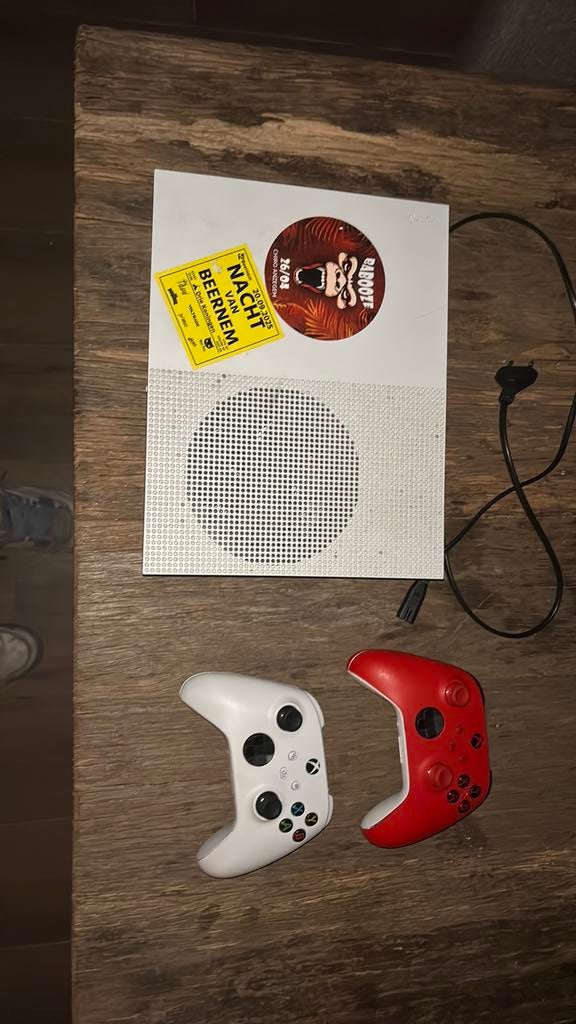 Xbox one s met 2 controllers kan ook apart, Games en Spelcomputers, Ophalen, Met 2 controllers, Xbox One S, Zo goed als nieuw