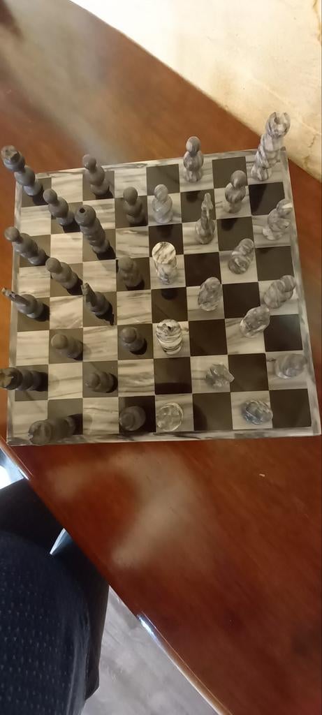 Marmeren schaakspel, Ophalen