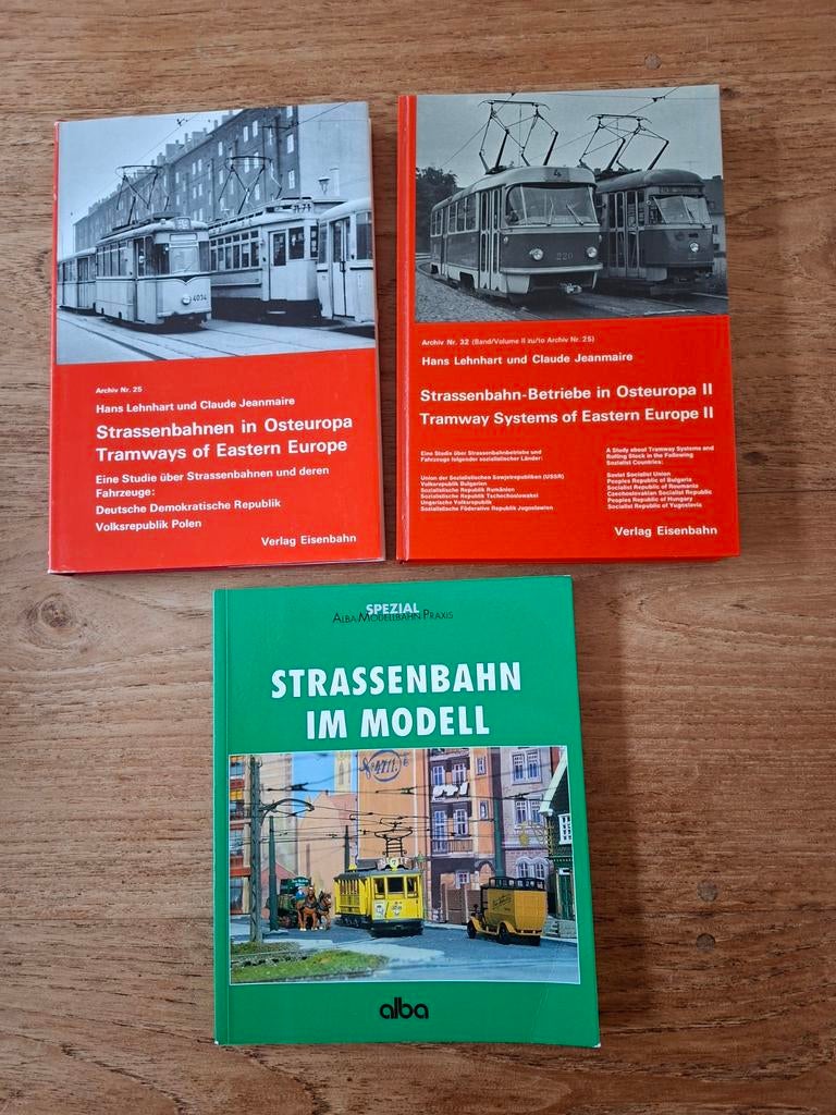 Lot de trois livres. Tramways de l'Allemagne de l'Est. Très, Collections, Enlèvement ou Envoi, Comme neuf, Tram, Livre ou Revue