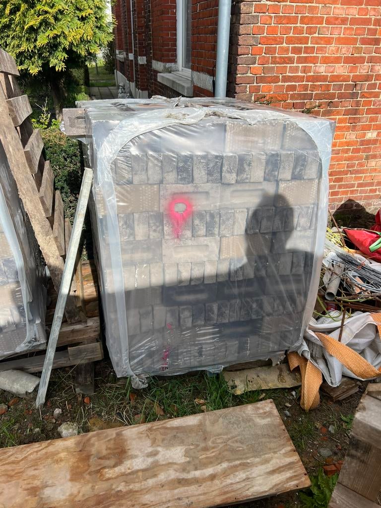 Gevelsteen, Enlèvement, Comme neuf