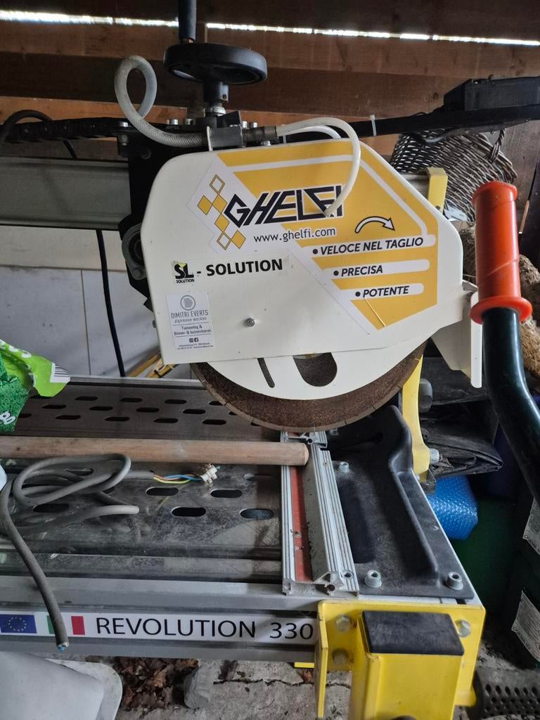 Revolution 330 tafelzaag met extra tafel voor grote tegels, Ophalen