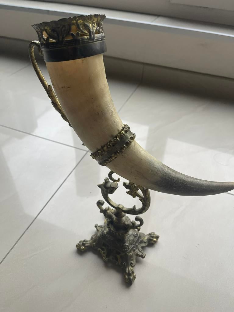 Een decoratieve drinkhoorn (jachthoorn-beker), Ophalen of Verzenden, Zo goed als nieuw