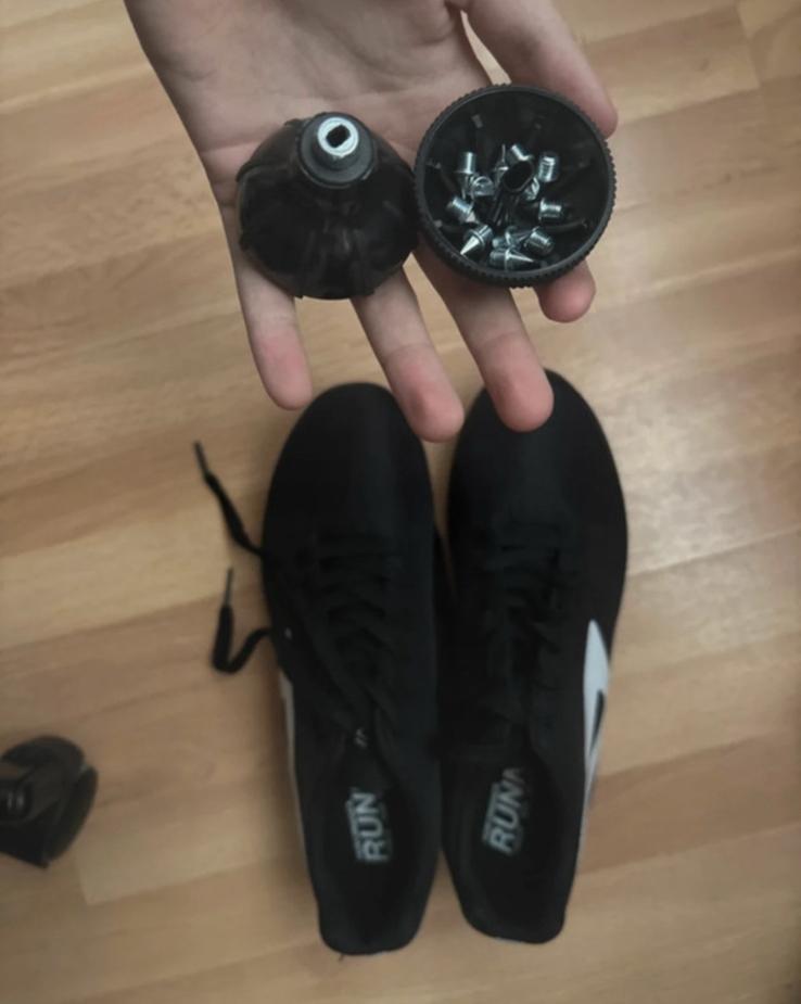 Chaussures d'athlétisme avec spikes, Neuf, Enlèvement ou Envoi, Chaussures, Taille M