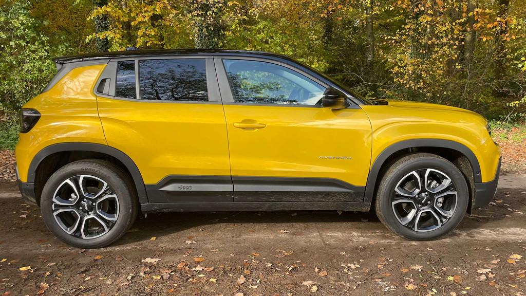 Jeep Avenger 54 kWh Summit cuir garantie poss 07/2029Prix tv, Auto's, Jeep, Gebruikt, Zwart, Overige kleuren, Parkeersensor