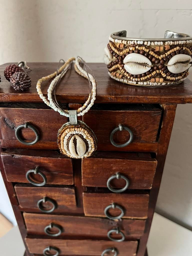 Kwaliteitsvolle armband en hanger met schelpen, Ophalen of Verzenden, Zo goed als nieuw