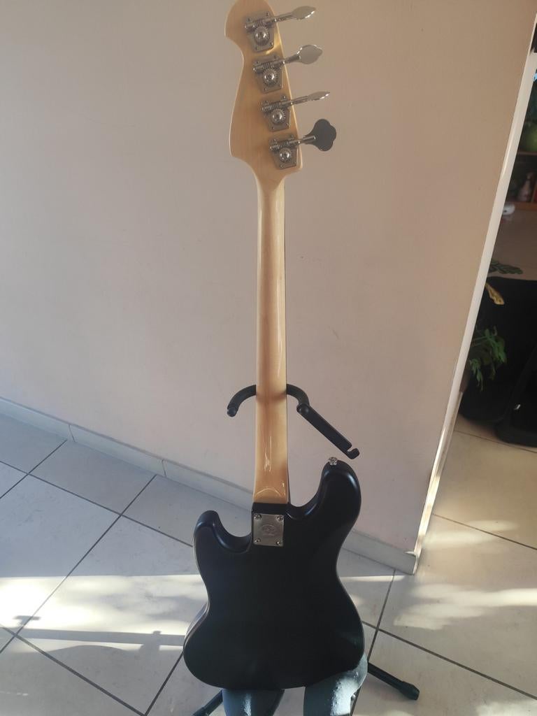 Jazz bass Jack and Dany, Musique & Instruments, Instruments à corde | Guitares | Basses, Enlèvement