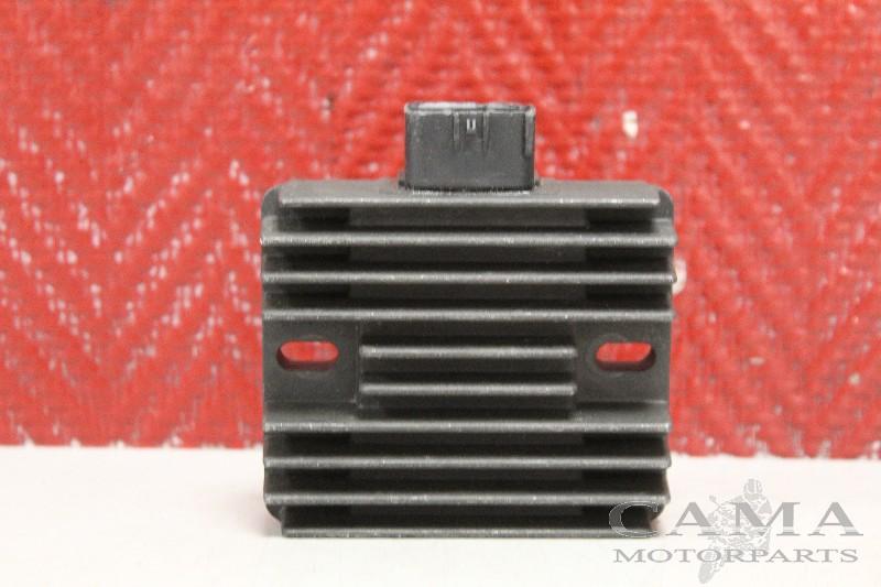 REGULATEUR DE TENSION YP 400 Majesty 2004-2006 (YP400), Motos, Dhr. S. di Majo, Utilisé, Info@cama-motorparts.nl, P.J. Troelstraweg 8 8
3144 CX  MAASSLUIS, NL