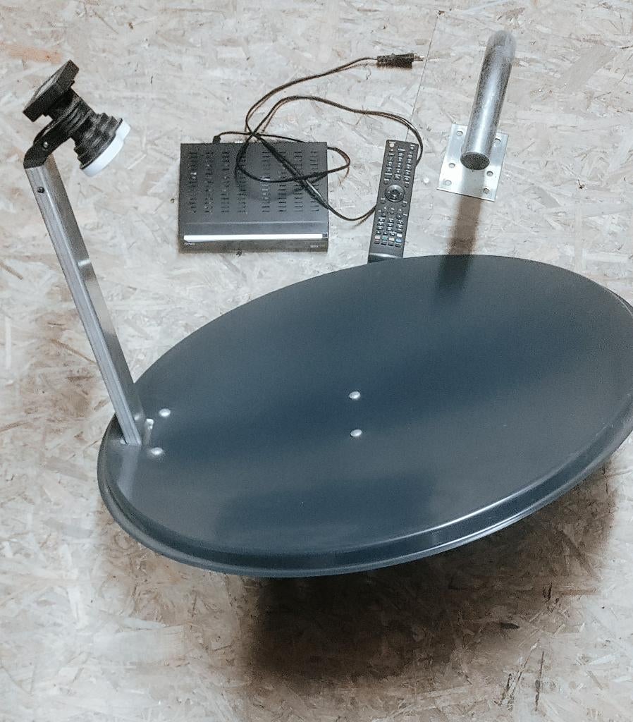 Schotelantenne installatie compleet, Ophalen, Zo goed als nieuw, (Schotel)antenne