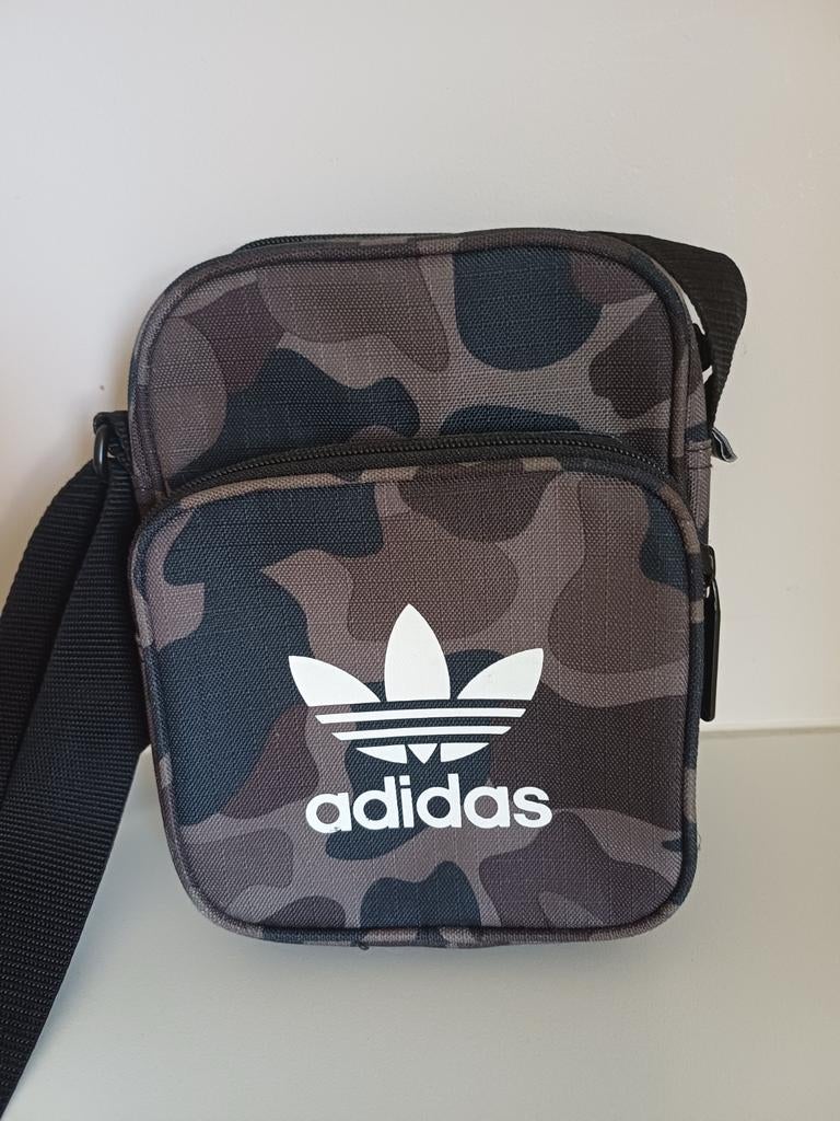 Adidas schoudertasje als NIEUW, Ophalen