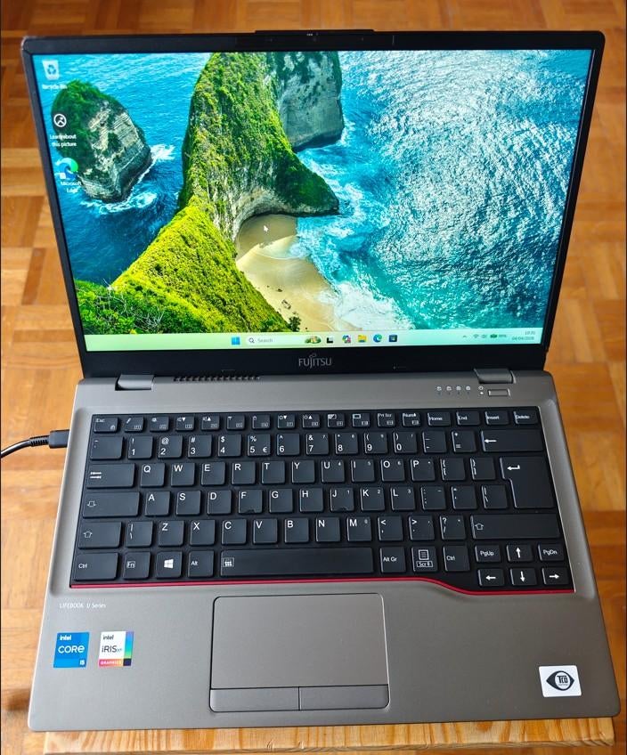 FUJITSU LIFEBOOK U7411, Core i5 11th Gen, Made in Japan, Computers en Software, Ophalen, Qwerty, 8 GB, SSD