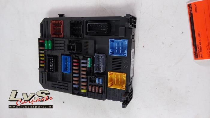 Boîte à fusibles d'un Opel Grandland X, Autos : Pièces & Accessoires, -, Opel, 3 mois de garantie, Utilisé