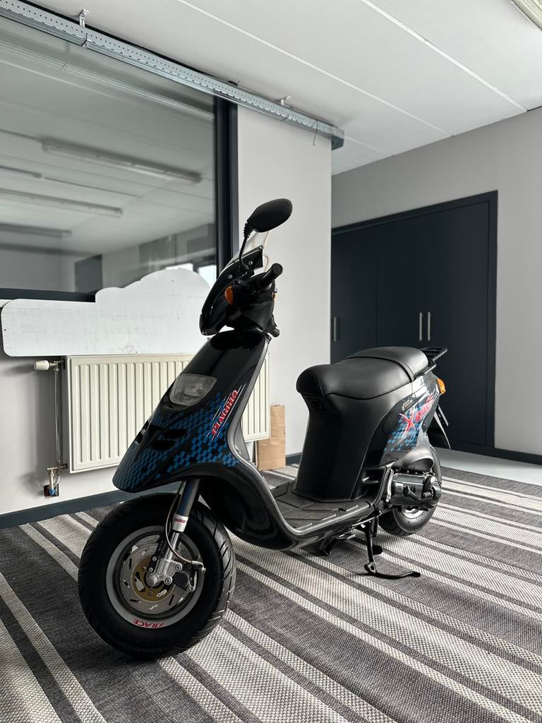 Piaggio typhoon X race, Fietsen en Brommers, Scooters | Piaggio, Zo goed als nieuw, Overige modellen, Klasse B (45 km/u), Tweetakt