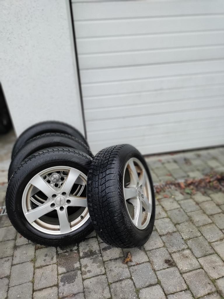 4 jantes 17 " , 4 pneus hiver 225/55/R17, Auto-onderdelen, Banden en Velgen, Ophalen, Gebruikt, Banden en Velgen, 17 inch