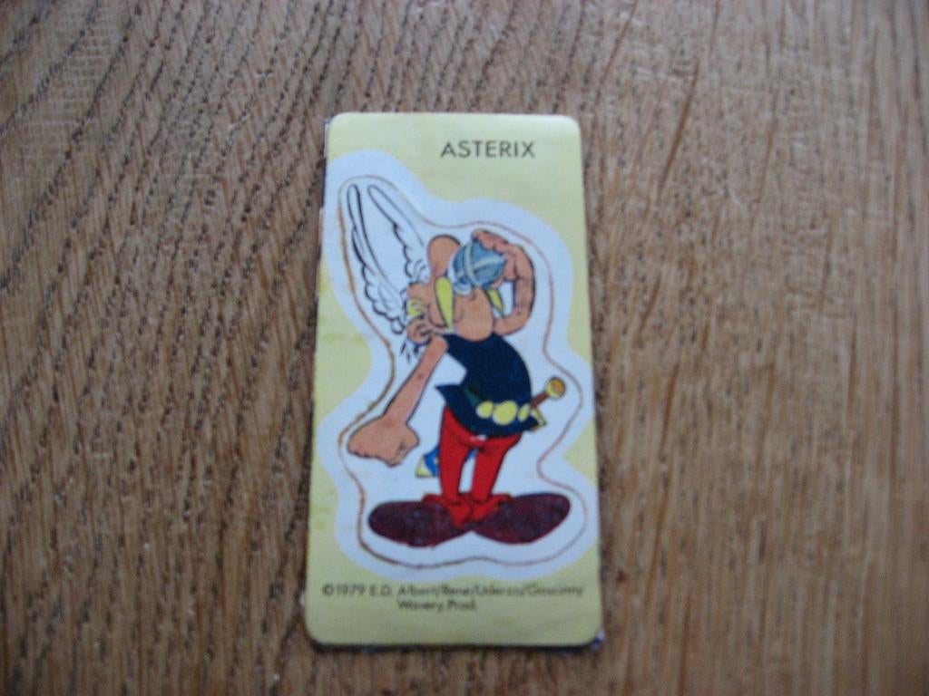 Autocollant Astérix 1979 3,5 x 7,5 cm, Collections, Enlèvement ou Envoi, Neuf, Image, Affiche ou Autocollant