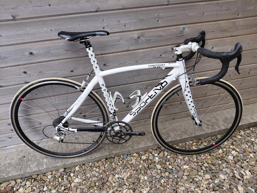 Vélo de route Sportivo Squadra, 2 x 11 vitesses, excellent m, Vélos & Vélomoteurs, Vélos | Hommes | Vélos de sport & Vélo de randonnée