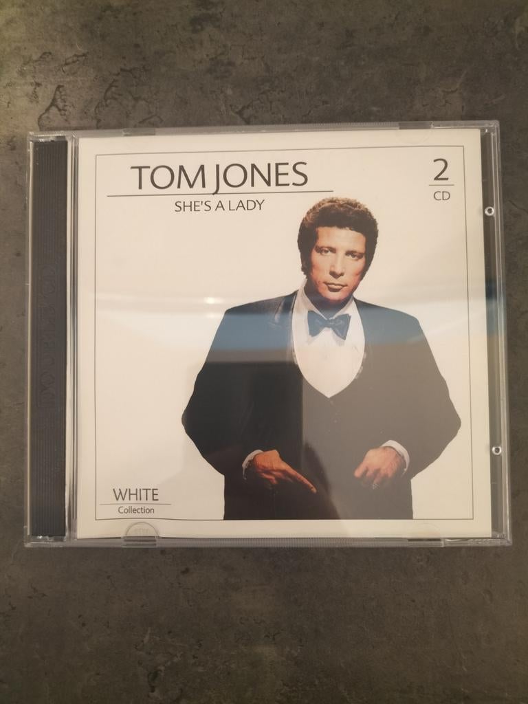 Tomjones she's a lady, Enlèvement ou Envoi, Comme neuf, Coffret