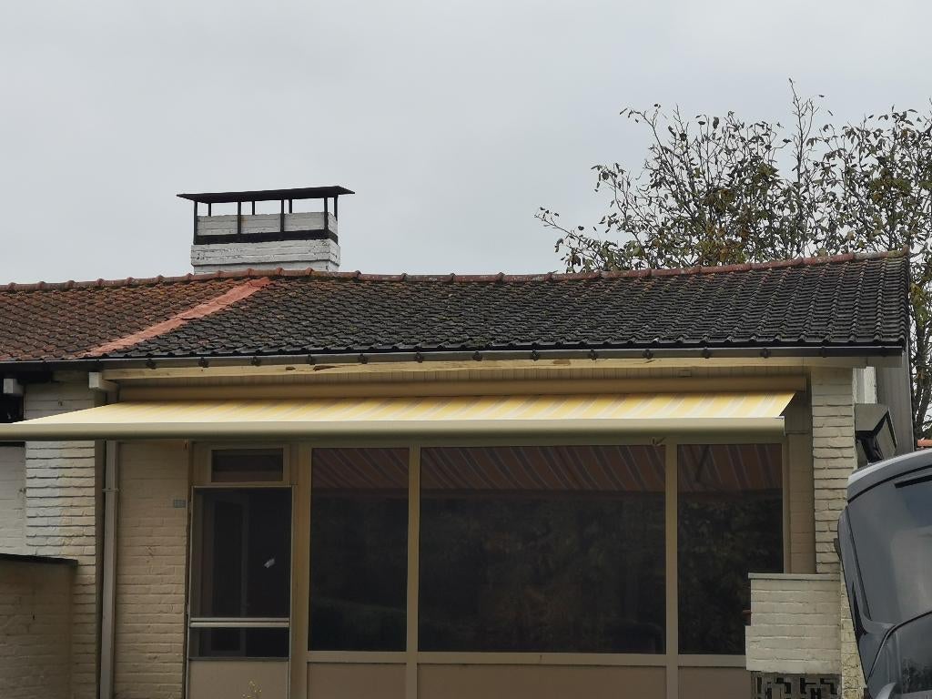 ZONNESCHERM ELECTRISCH, Ophalen, 450 cm of meer, Elektrisch, Zo goed als nieuw