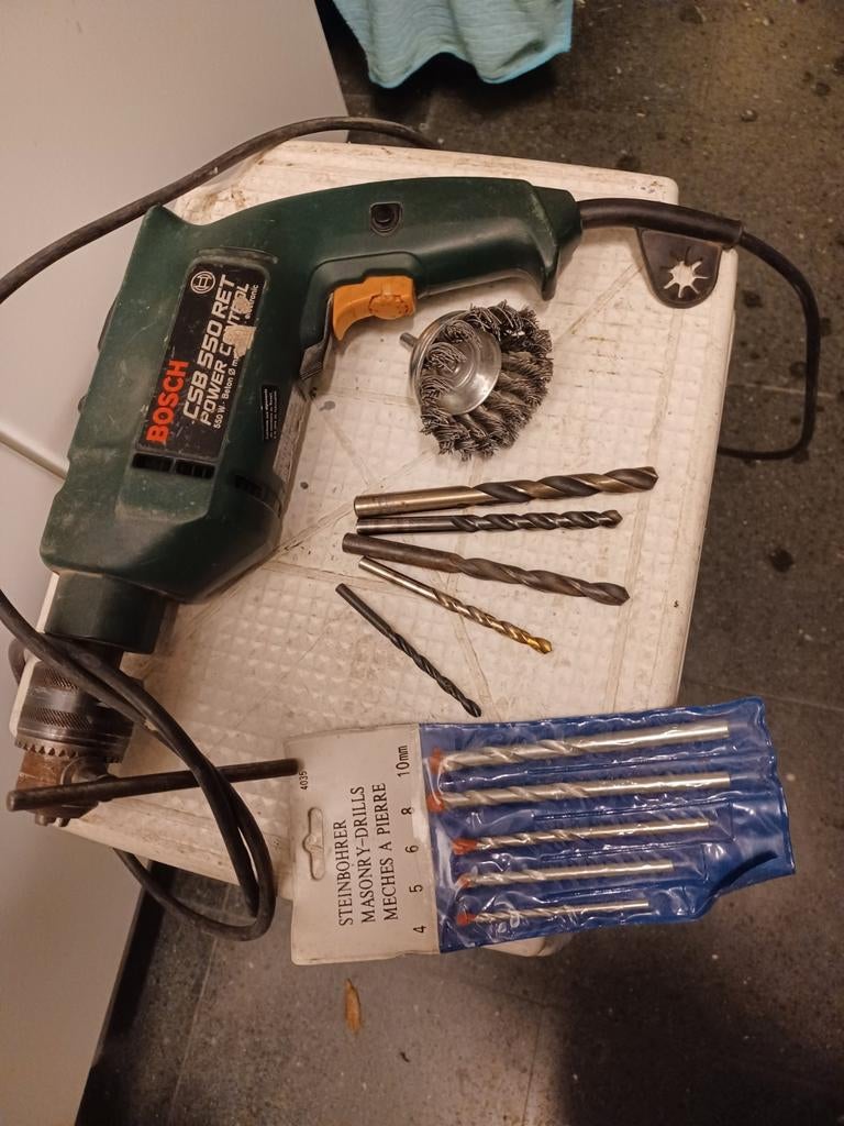 Bosch klopboormachine regelbare snelheid nieuwe boren erbij, Doe-het-zelf en Bouw, Gereedschap | Boormachines, Ophalen