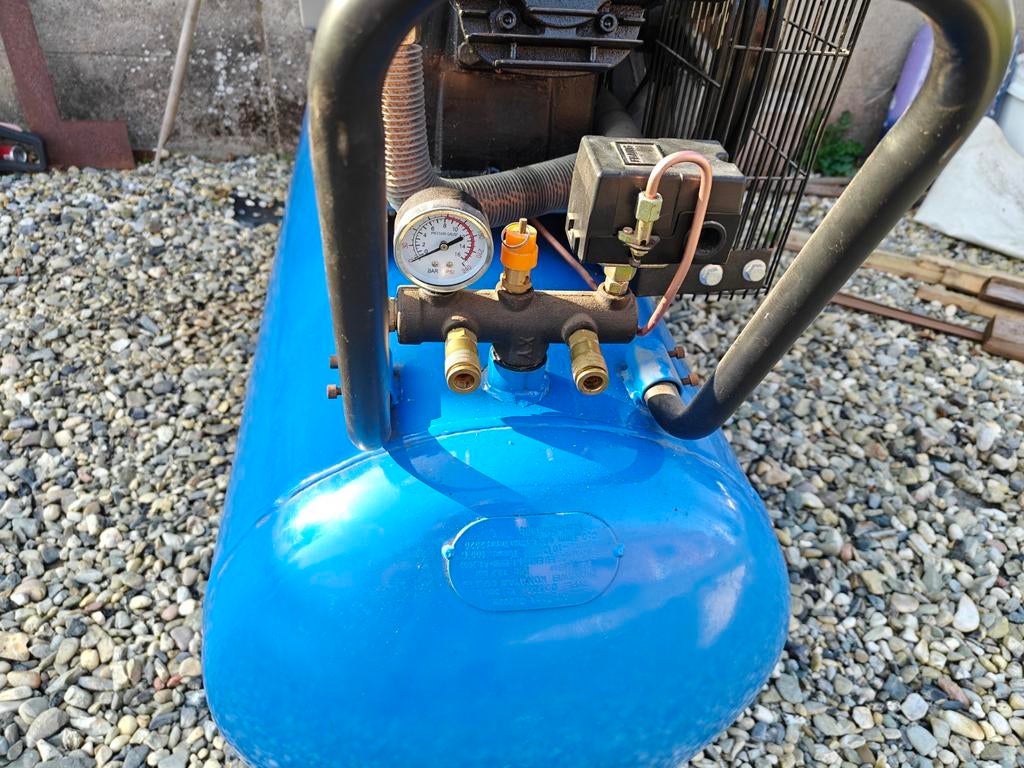 Compressor 380v geeft 900liter, Doe-het-zelf en Bouw, Ophalen