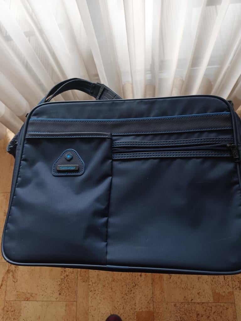 Praktisch nieuwe ruime schoudertas "SAMSONITE ", Handtassen en Accessoires, Tassen | Reistassen en Weekendtassen, Ophalen of Verzenden