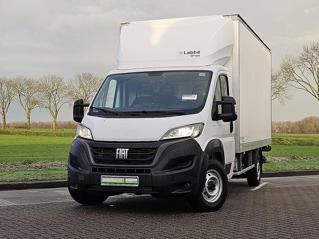 Fiat Ducato 35 2.2 MultiJet - Bakwagen Laadklep (bj 2022), Auto's, Voorwielaandrijving, Gebruikt, Euro 6, 4 cilinders