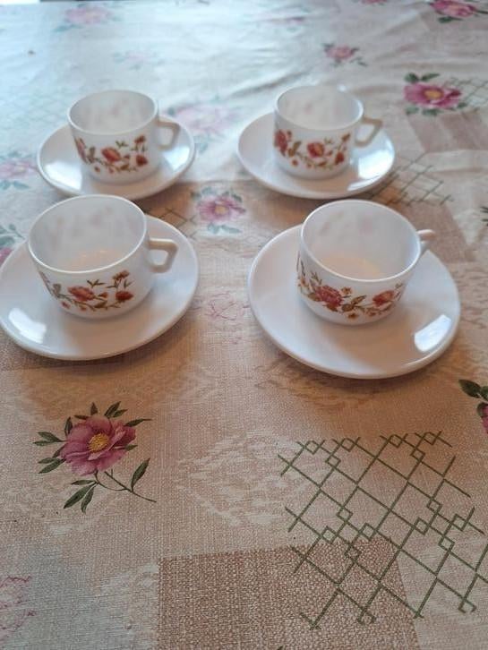 Ensemble de 4 tasses et sous-tasses en arcopal, Enlèvement ou Envoi