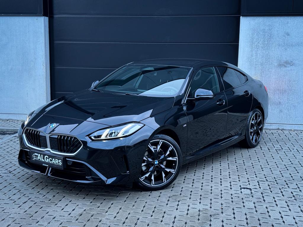 BMW 220i Gran Coupé M-Sport Shadow Line / Nieuw Model 2025!!, Auto's, 2 Reeks, Zwart, 5 deurs, BMW Premium Selection