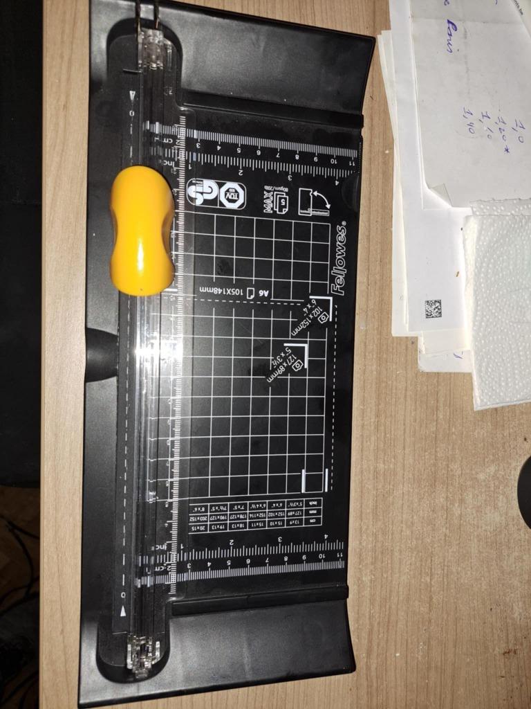 Fellowes papiersnijder Neutrino A5 - 5 vel - 240 mm - grijs, Ophalen of Verzenden, Zo goed als nieuw, Gereedschap of Accessoires