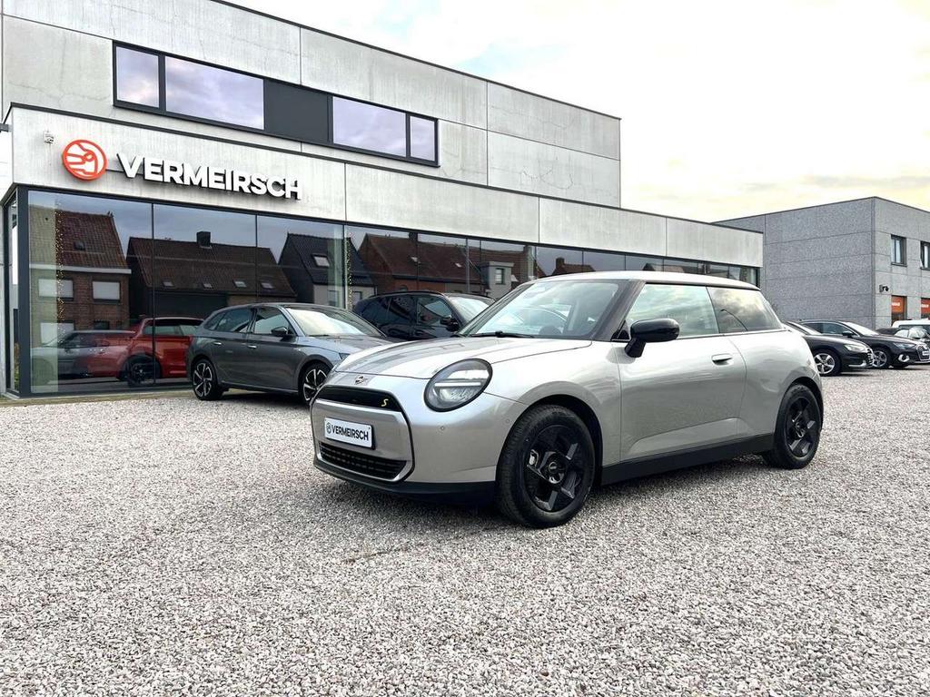 MINI Cooper SE Mini Cooper SE Classic Trim*APPLE CARPLAY*LE, Auto's, Mini, 4 zetels, 161 kW, 0 kg, https://public.car-pass.be/vhr/105a1650-dd1a-4d40-b745-369e6a39aa42