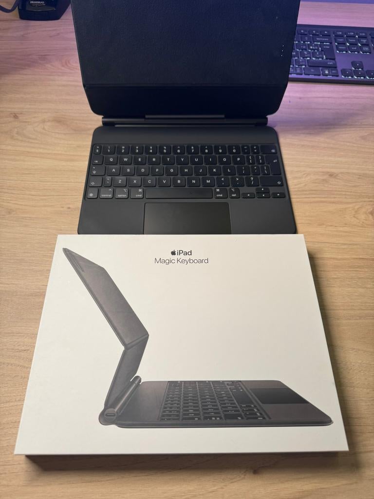 Apple Magic Keyboard for Ipad Pro, Zwart, 11 inch, Ophalen of Verzenden, Zo goed als nieuw