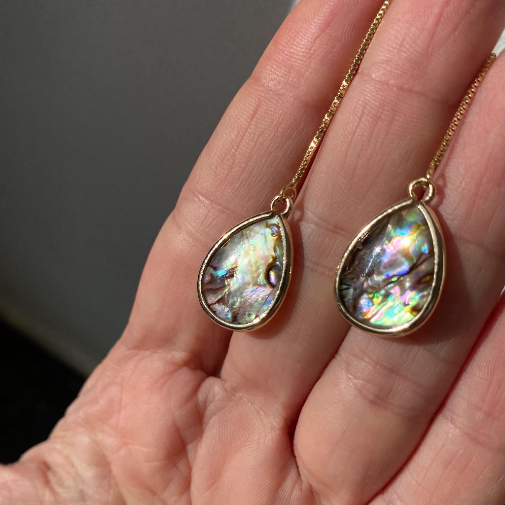 Oorbellen abaloon schelp verguld 18k, Handtassen en Accessoires, Oorbellen, Overige materialen, Hangers, Nieuw, Ophalen of Verzenden