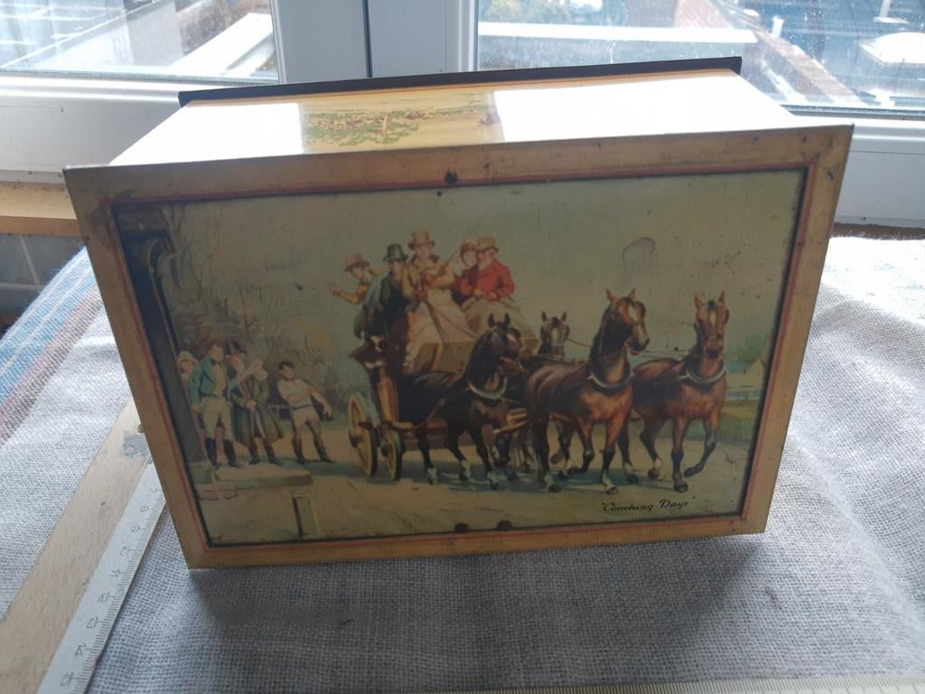 Joli box ancien avec chevaux et calèche, Enlèvement ou Envoi, Comme neuf