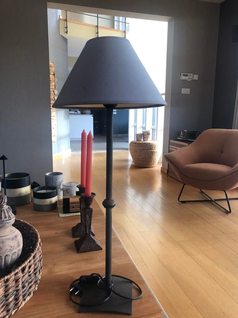 Jolie lampe pied fer forgé, Maison & Meubles, Lampes | Lampadaires, Enlèvement, Comme neuf
