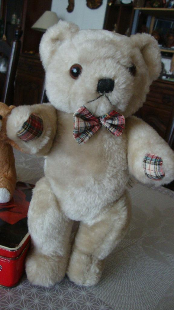 Beertje uit de jaren 90. Armen en benen beweegbaar, Ophalen of Verzenden, Nieuw, Beer