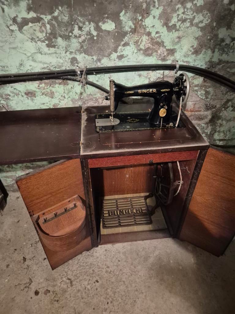 Antieke singer naaimachine, Ophalen