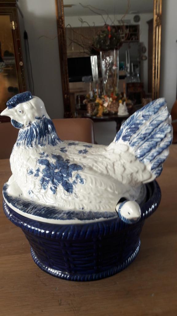 Delfstblauwe Kip🐣 in porselein  met opbergruimte., Ophalen of Verzenden