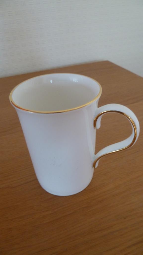 TASSE  CROWN TRENT * ENGLAND, Enlèvement ou Envoi