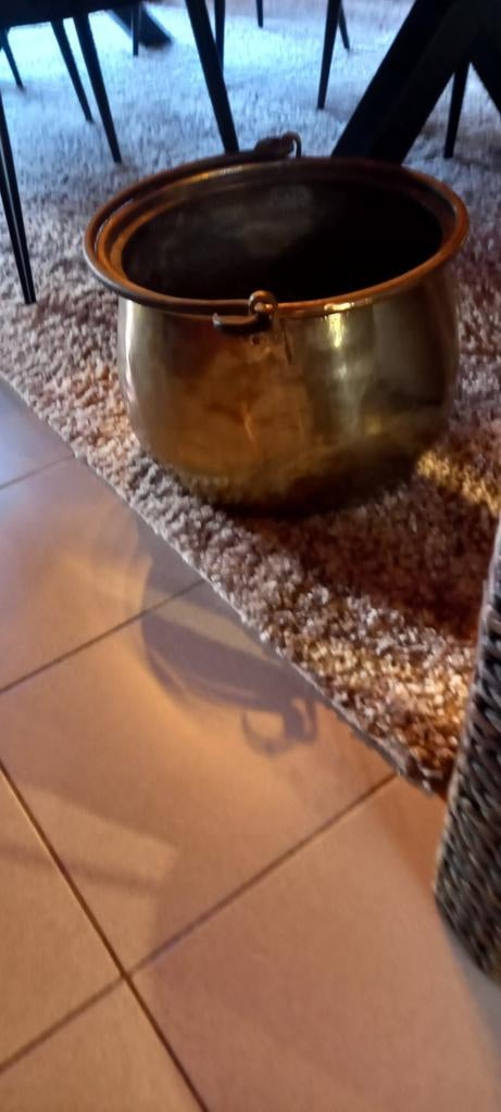 Grote koperen ketel met handvat, Enlèvement