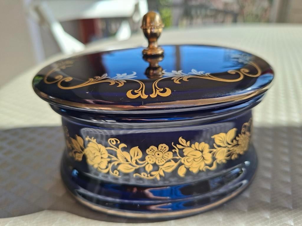 Bonbonière limoges porselein., Ophalen