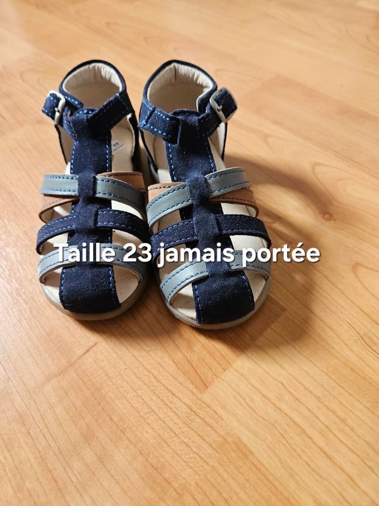 Sandales Alma taille 23 jamais portée, Enlèvement ou Envoi