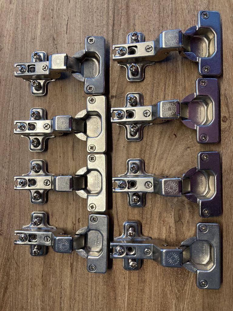 8 charnières de porte d'armoire, le tout pour 5 euros, Enlèvement ou Envoi