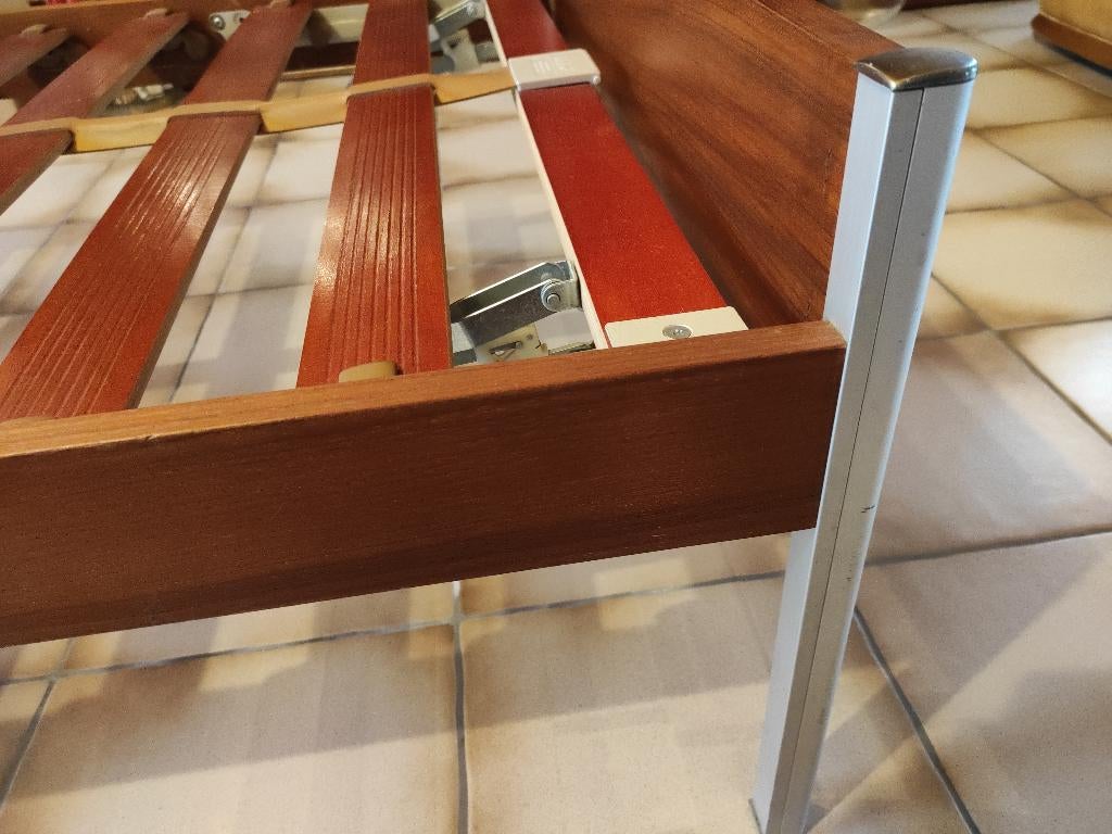 Bed 1 persoon in teak met verstelbare lattenbodem, Ophalen, 90 cm, Eenpersoons, Bruin